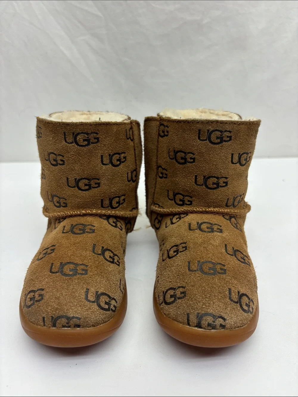 UGG Kids Chestnut Logo Classic Short Boots, SZ 7 for baby, box 73